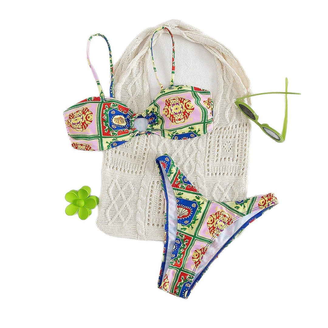 Dame bikini med elegant bandeau-snit og farverigt mønster Skovae