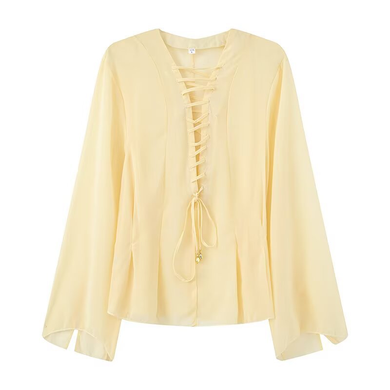 Damebluse med elegant snøring detalje og brede ærmer Stilla