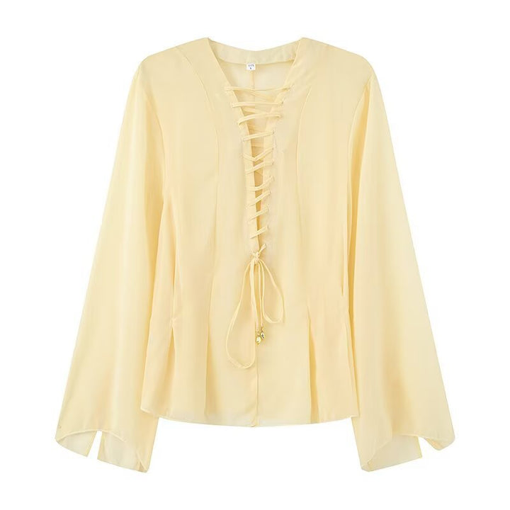 Damebluse med elegant snøring detalje og brede ærmer Stilla