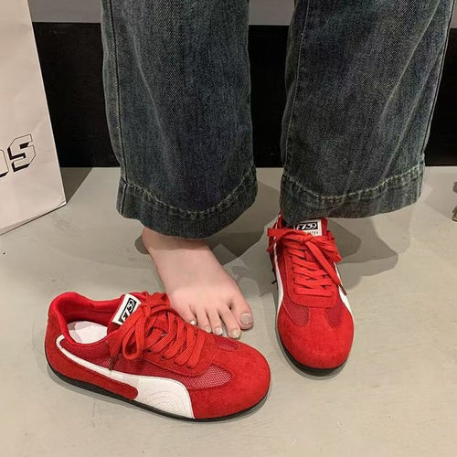 Dame sportiv sneaker i elegant design med åndbar overfladestruktur og fleksibelt sålprofil Stilla