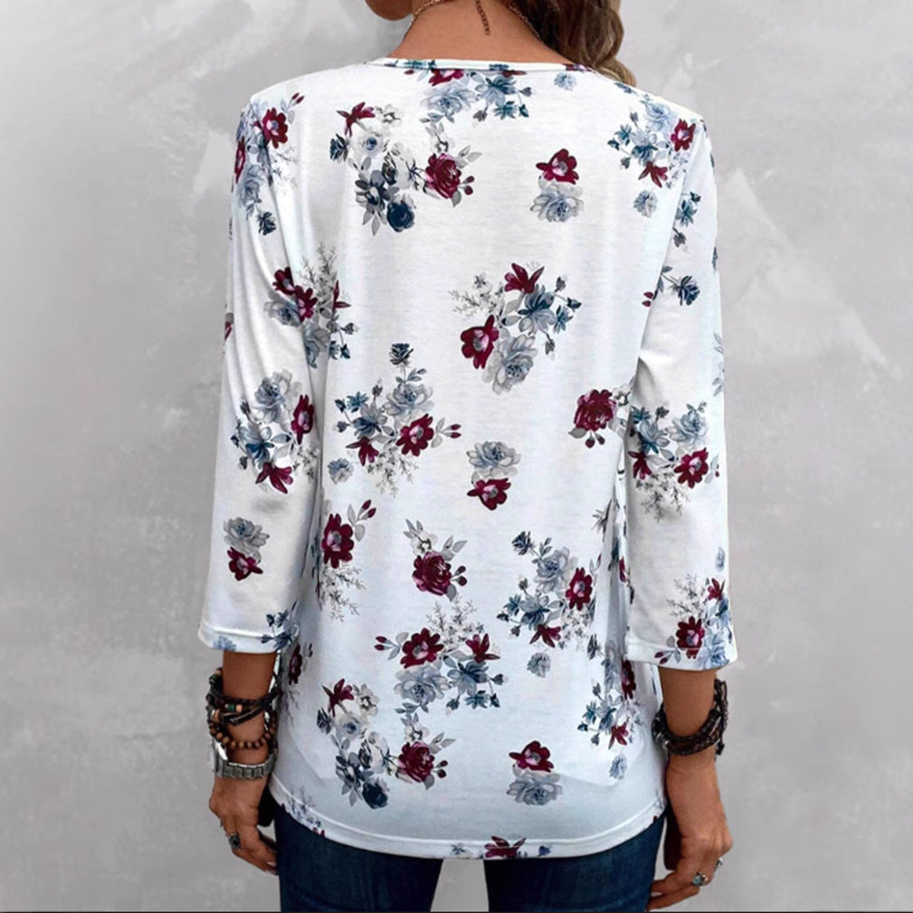 Dame blusenshirt med florale accenter og knappbart udskæring Stilla