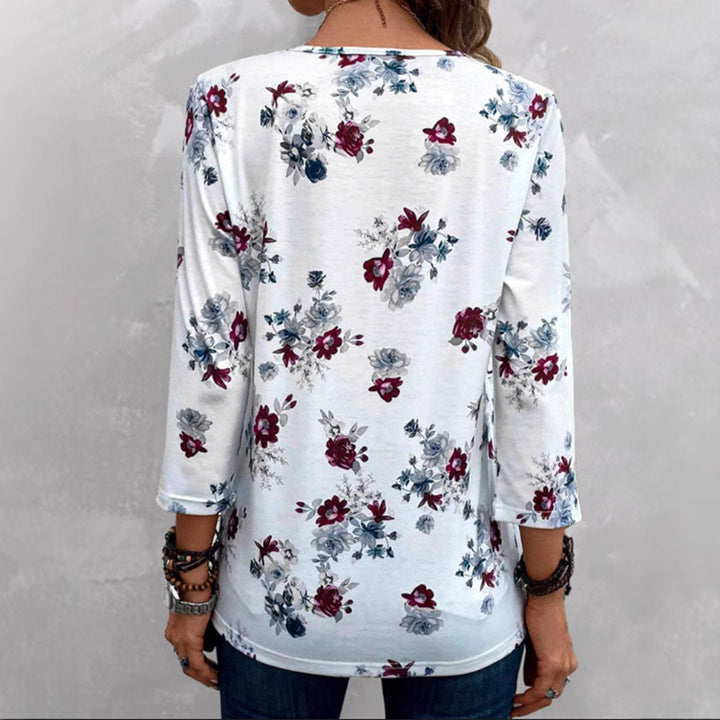 Dame blusenshirt med florale accenter og knappbart udskæring Stilla