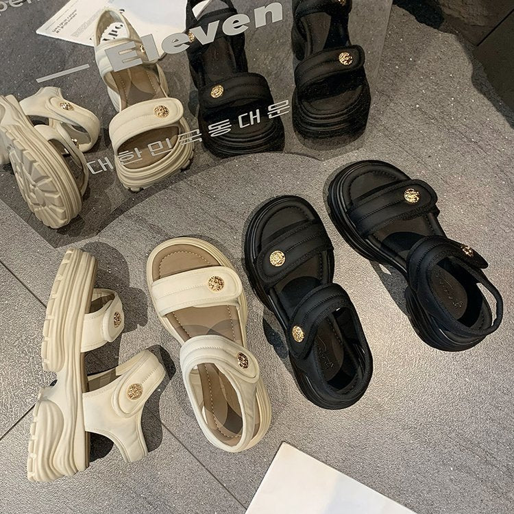 Dame mode-sandaler med behagelig velcro-lukning og trendy profil Stilla