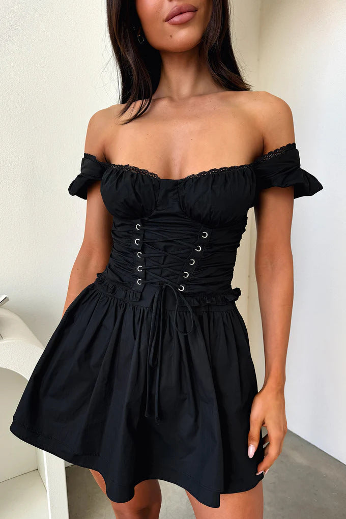 Dame Off-Shoulder Kjole med snøret brystområde og svajende skørt Skovae