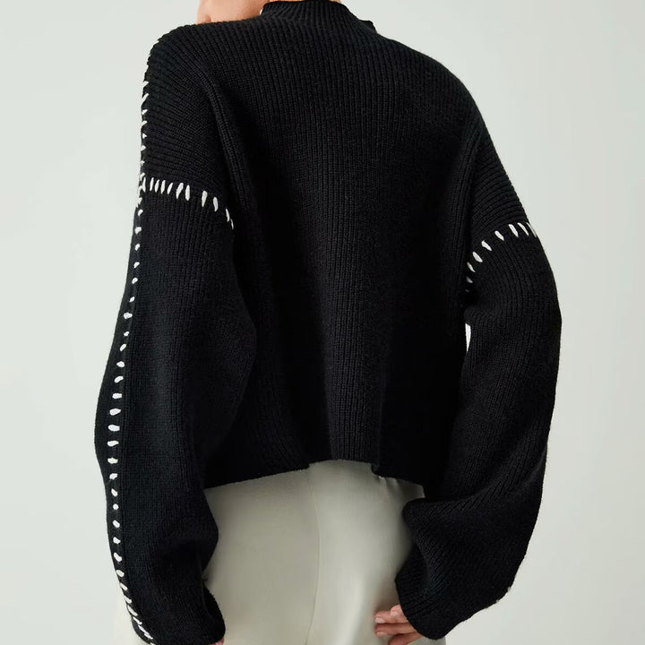 Dame fluffy strikpullover med elegant rullekrave og moderne indsatser Stilla