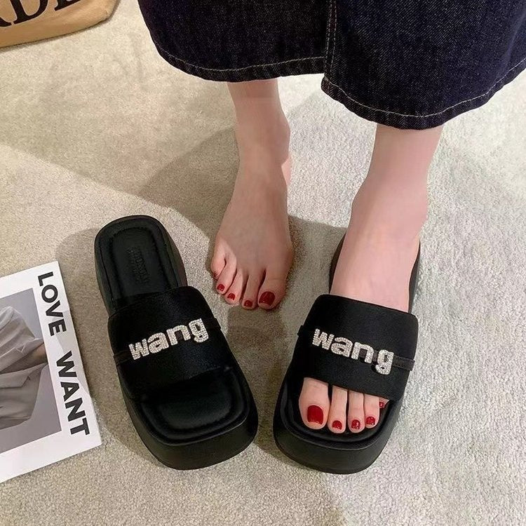 Dame Plateau-sandaler med modigt remdesign og skridsikker sål Stilla
