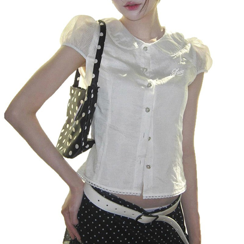 Dame figursyet bluse med elegant krave og knapdetaljer Skovae