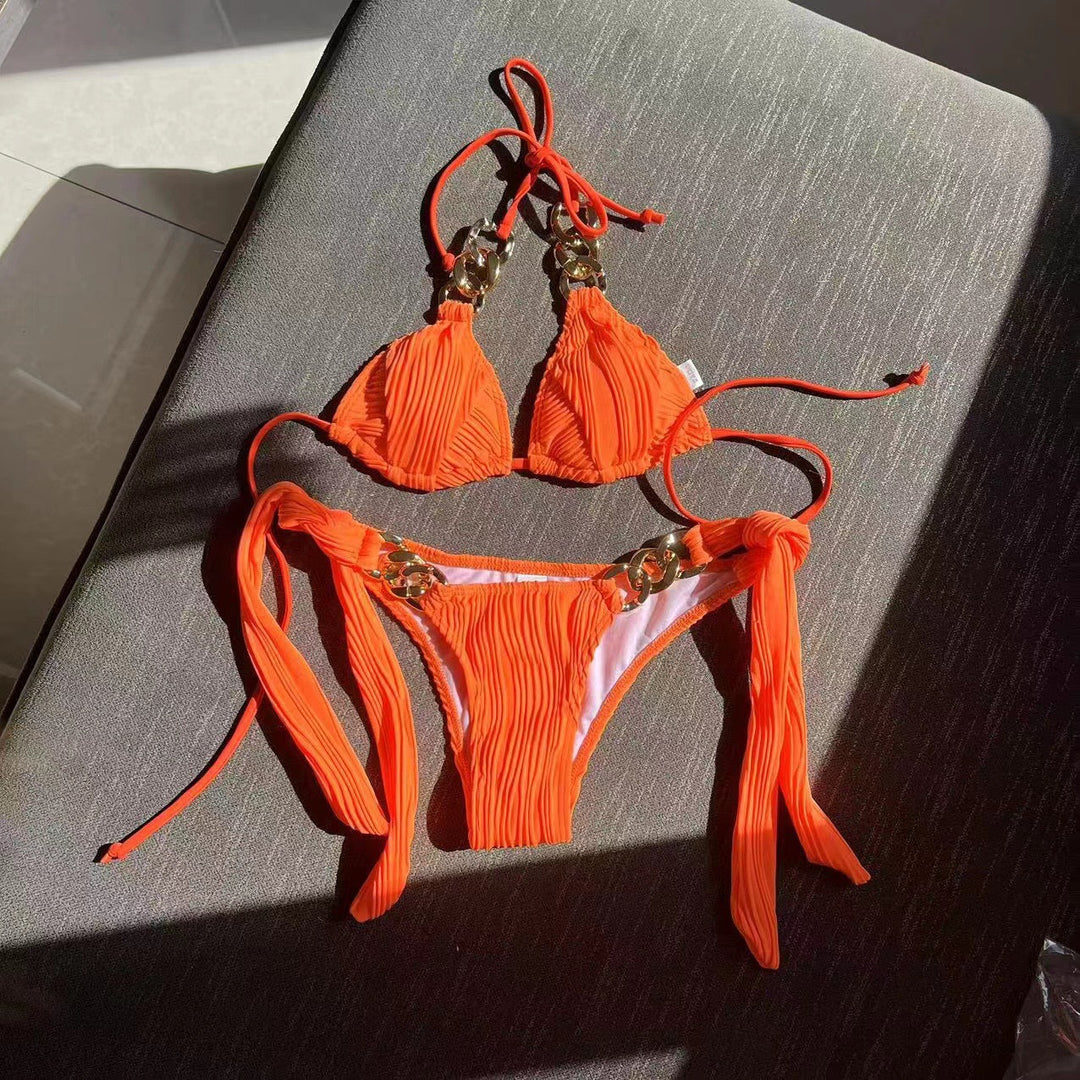 Femme stilfuld trekant-bikini sæt med gyldne accenter Stilla