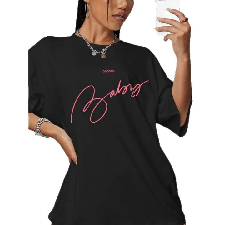 Dame T-Shirt med kunstnerisk statement-tryk og oversized snit Stilla