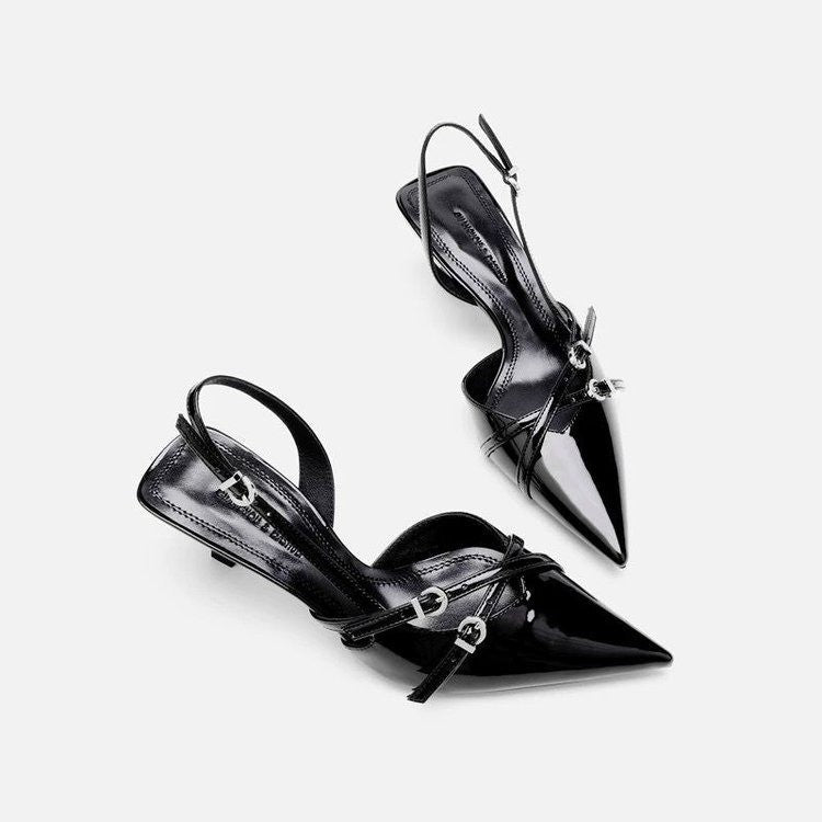 Dame Slingback Pumper med mode spænder og skinnende lakoverflade Stilla