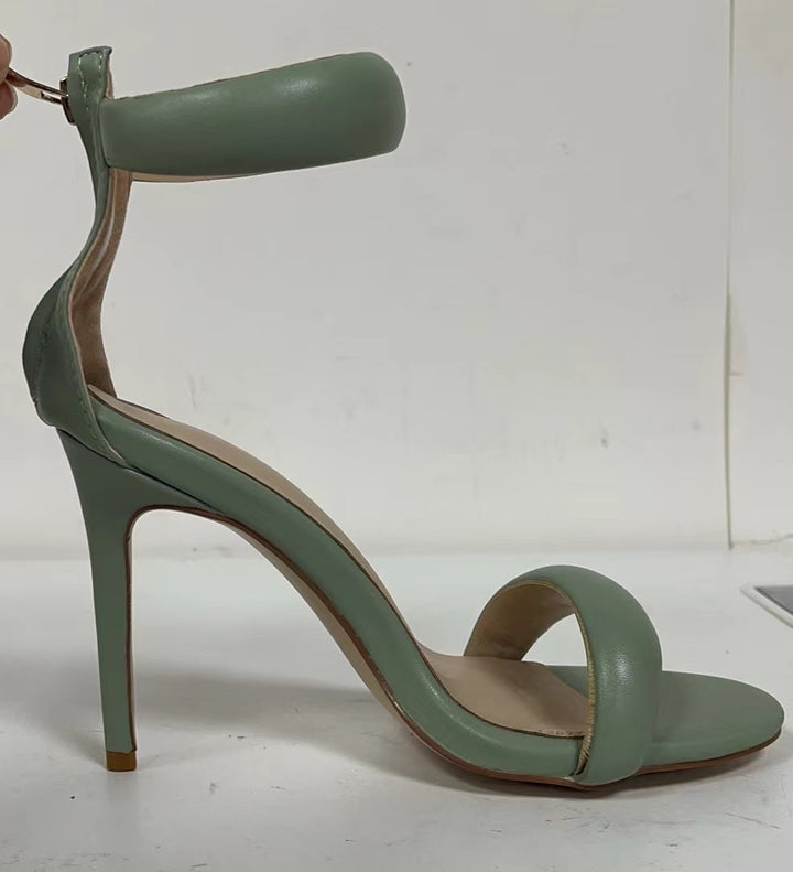 Femme Højglans Stiletto Sandaler med skulpturel ankelrem Stilla