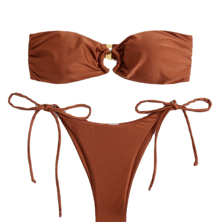 Dame bandeau-bikini med dekorativ ring og sidelænder Stilla