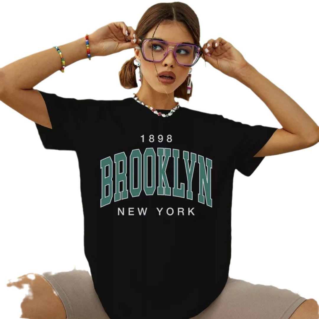 Dame T-shirt med sporty Brooklyn-design og afslappet oversized-snit Stilla