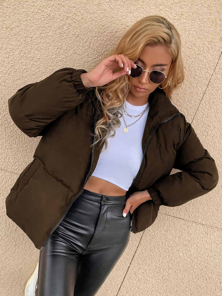 Kvinders letvægts quilted jakke i sporty look med praktisk lynlås Stilla