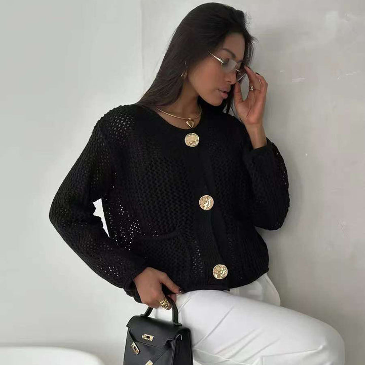 Kvinders cardigan med mesh struktur og store knapdetaljer Stilla