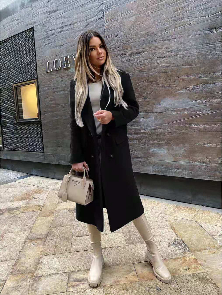 Stilla | Figurformet og raffineret frakke