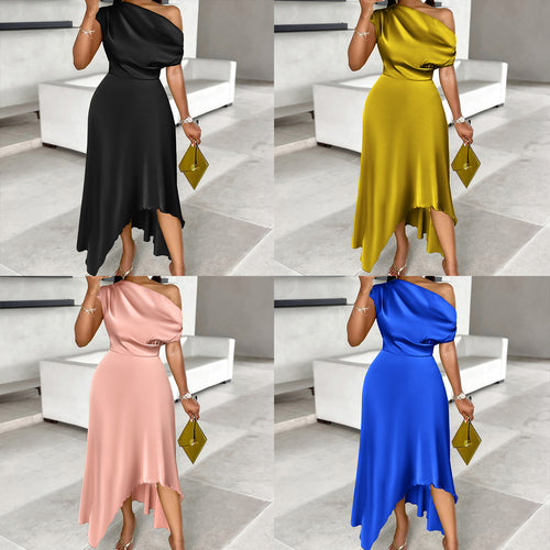 Dame asymmetrisk aftenkjole med afslappet one-shoulder-design og flydende snit Stilla