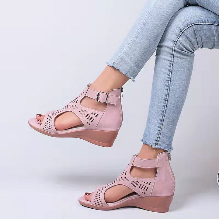 Dame wedge-sandaler med moderne cut-out-design og komfortabelt fodbed Stilla