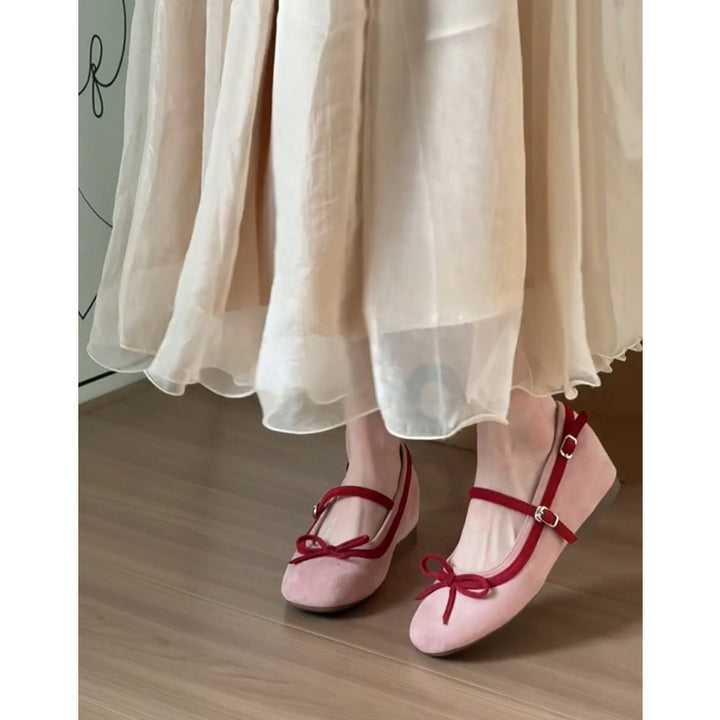 Dame Mary Jane Ballerinas med sløjfedetaljer og justerbar rem Stilla