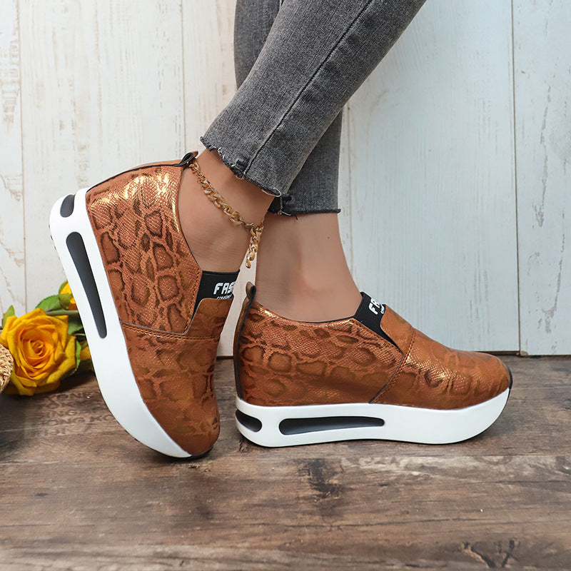 Dame Slip-On Sneakers med modermæssigt slangeskinds mønster og elastisk indgang Stilla