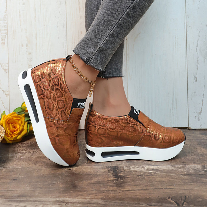 Dame Slip-On Sneakers med modermæssigt slangeskinds mønster og elastisk indgang Stilla
