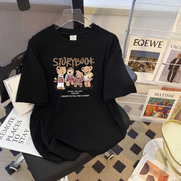 Dame T-shirt med legesygt bjørnemotiv og kunstnerisk tryk Stilla