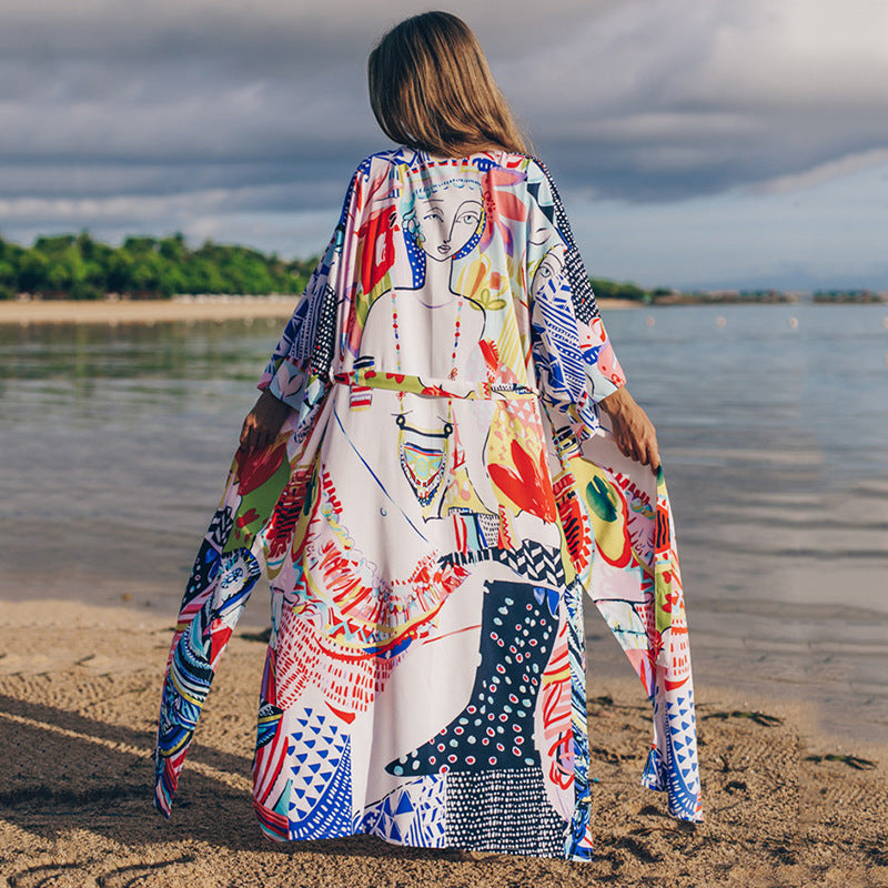 Dame trendy strandkimono med dybe sideslidser og farverigt mønster Stilla