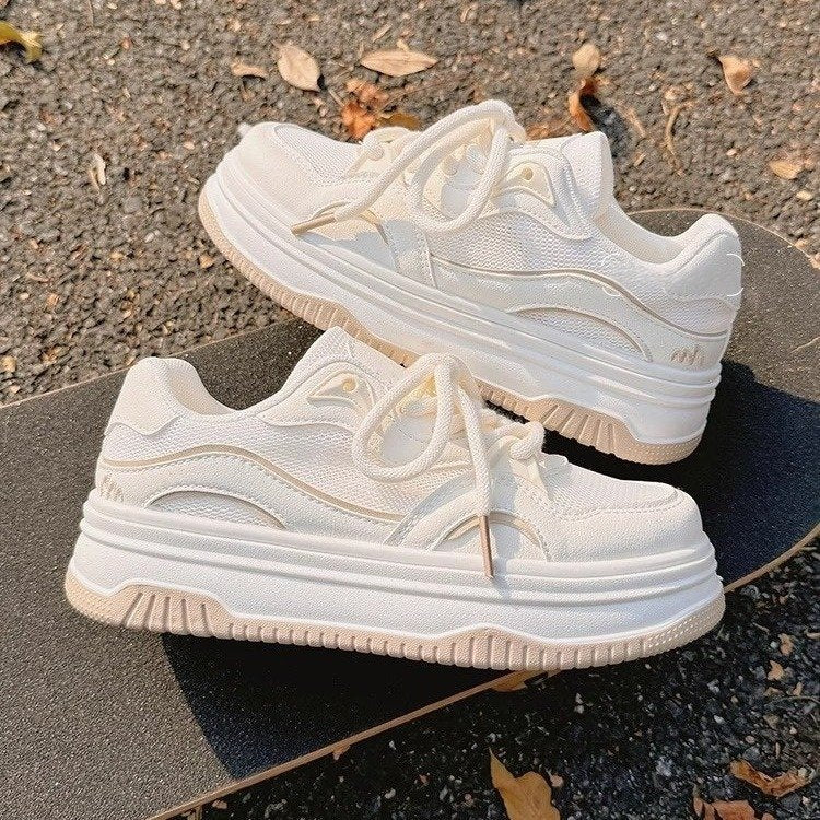Dame mode Plateau Sneakers med åndbar mesh-overflade og moderne snøresystem Stilla