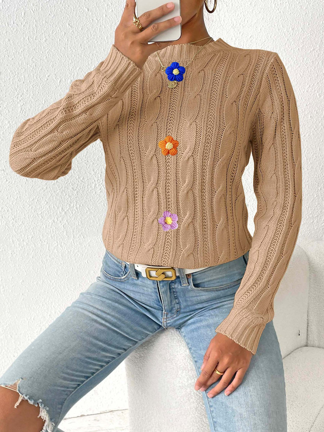 Dame striktrøje med florale applikationer og struktureret design Stilla