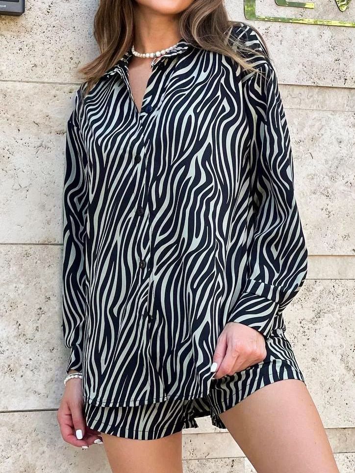 Dame fritidsdragt i moderne zebra-print med løs pasform og elastisk talje Stilla