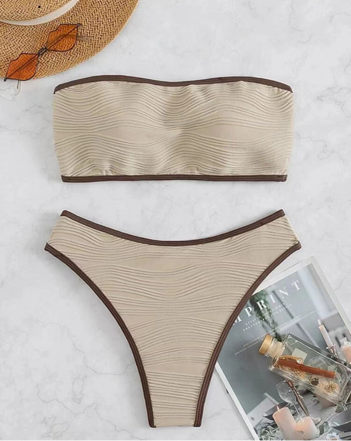 Dame Bandeau Bikini-sæt med struktureret design og kontrastfarvede afslutninger Stilla