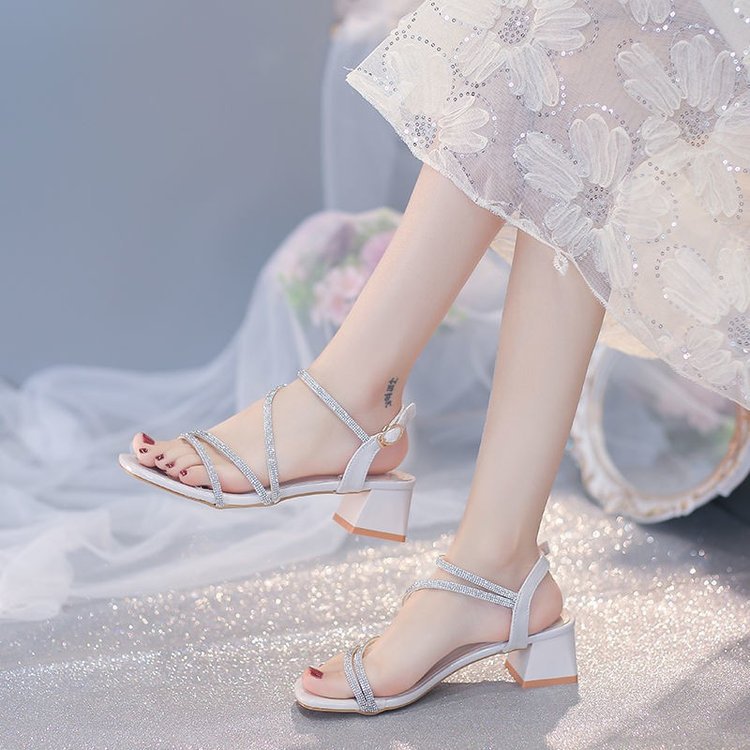 Dame blokhæls-sandaletter med glitrende remdesign, skridsikker sål og elegant fodseng Stilla