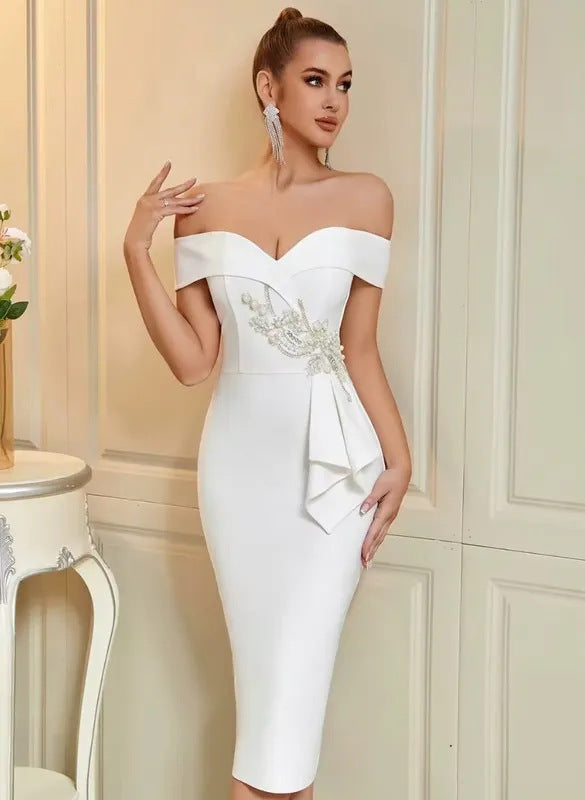 Dame Elegant Cocktailkjole med smart Off-Shoulder design og kunstneriske applikationer Stilla