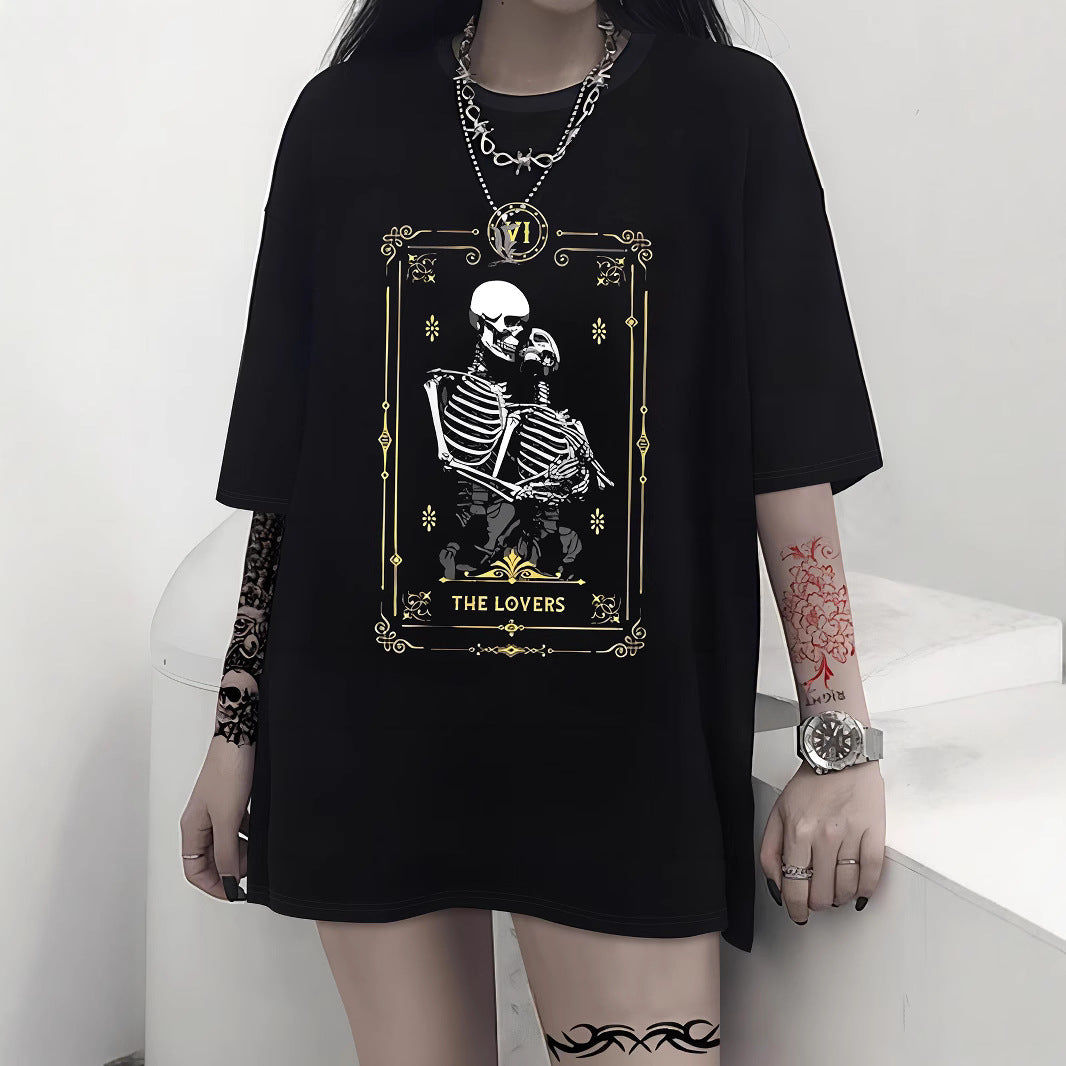 Dame T-shirt med kunstnerisk dødningehovedmotiv og afslappet snit Skovae