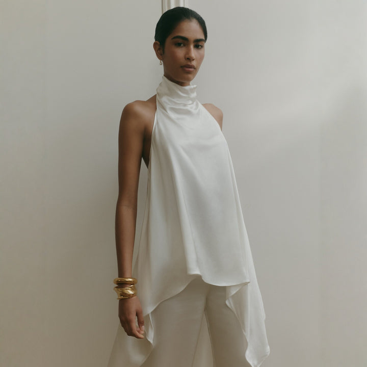 Dame elegant satineret heldragt med asymmetrisk snit Skovae