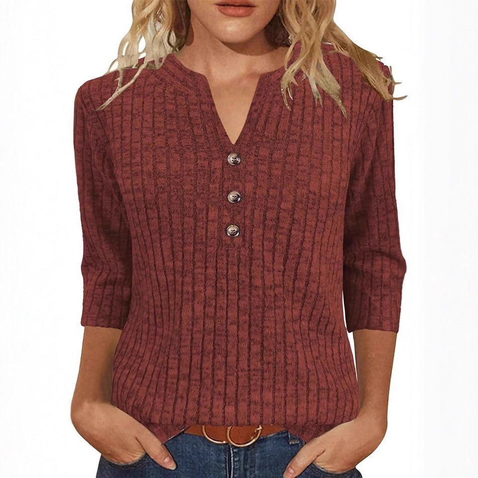 Kvinders strikket sweater med dekorative knaplukning og moderne ribbet mønster Stilla