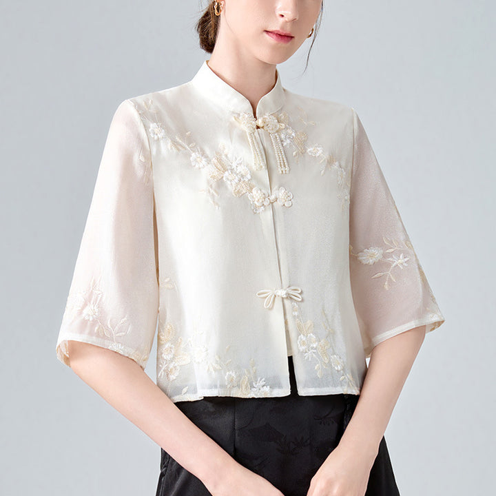 Dame Kortærmet Bluse med kunstnerisk Floralbroderi og elegant Ståkrave Stilla