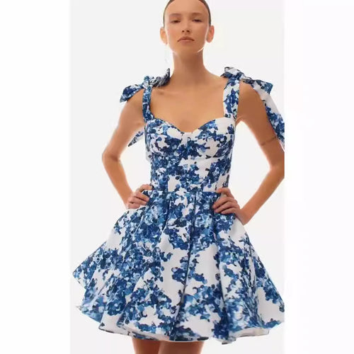 Damekjole med florale dekorationer og off-shoulder flæser Stilla