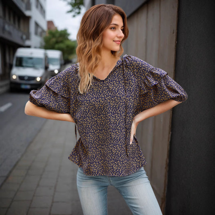 Damebluse med flæse og hætte Stilla