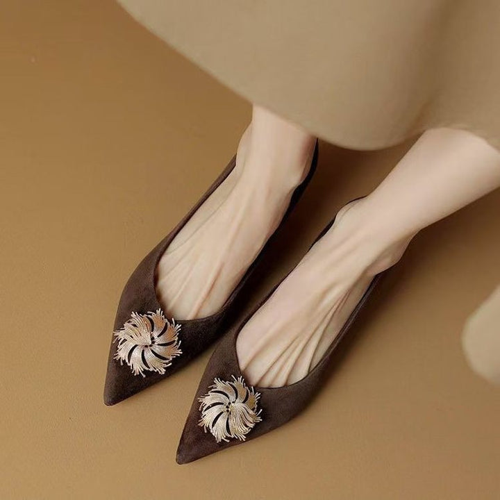 Dame ballerinaer med elegant blomst akcent og fin læderoverflade Stilla