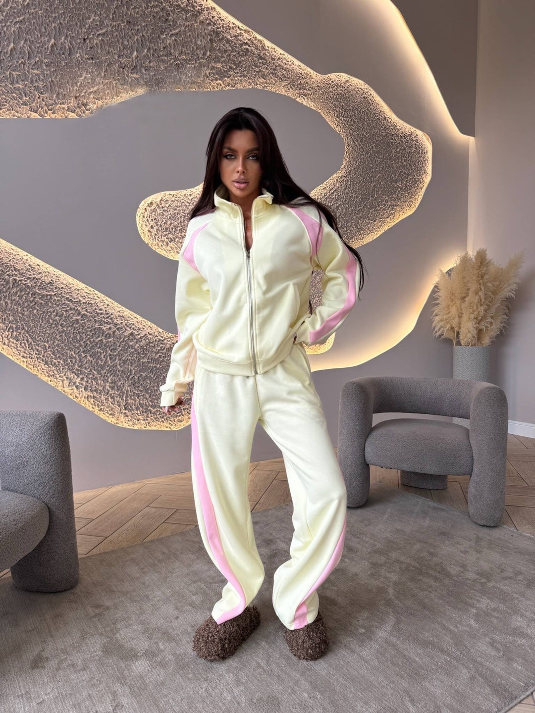 Dame sporty tracksuit med moderne lynlås og sidestriber Skovae