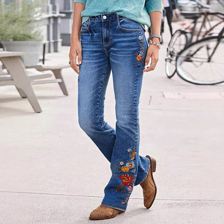 Damejeans med blomsterbroderier og vidde ben Stilla