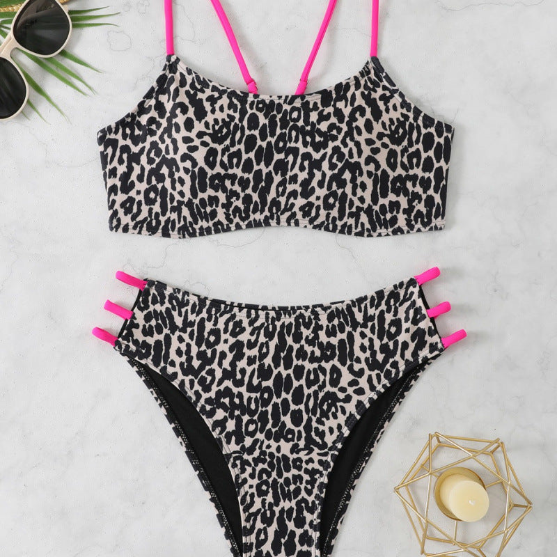 Femme to-delt Leopardskind-mønster bikini-sæt med stilfulde cut-out-detaljer Stilla