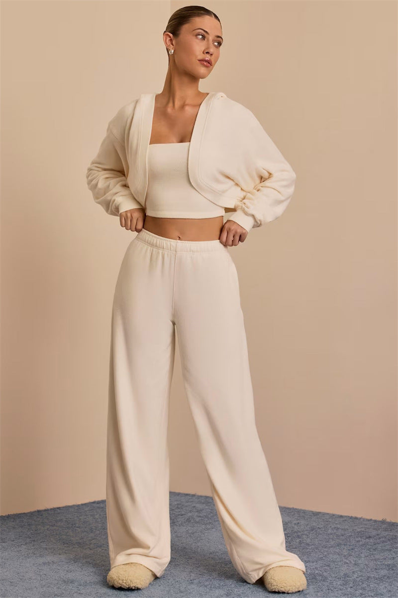Kvinders afslappede lounge sæt med cropped top og brede benbukser Skovae