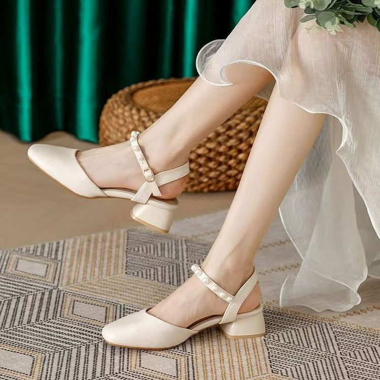 Dame Slingback-pumps med elegant perleapplikation og komfortabel blokhæl Stilla