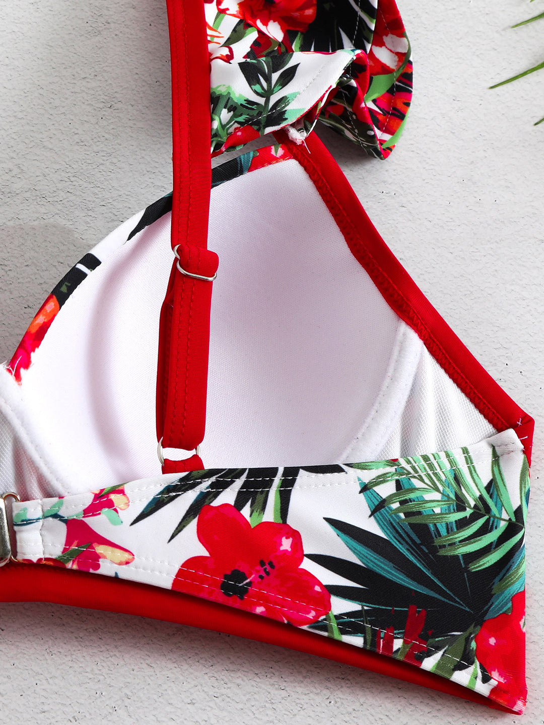 Dame bikini-sæt med floral bustier-top og moderigtige stropper Stilla