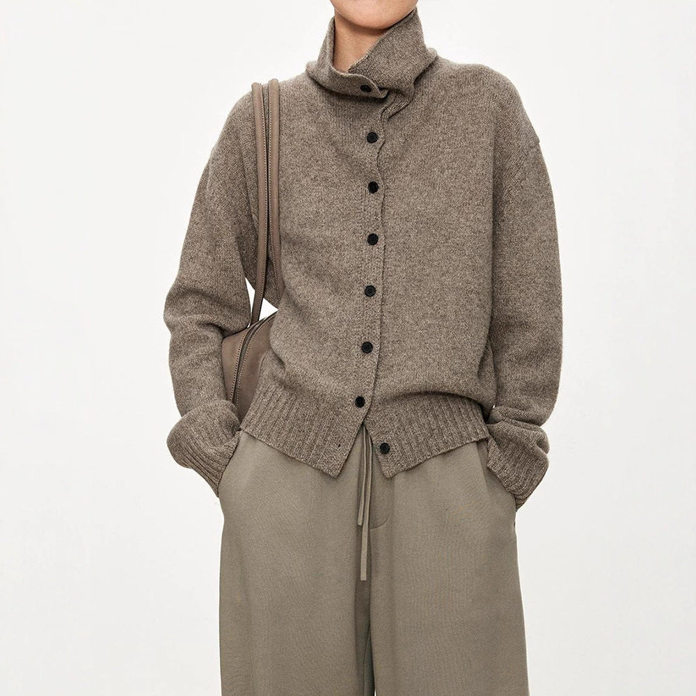 Kvindernes fashionable strikkede cardigan med høj krave og knaplukning Stilla