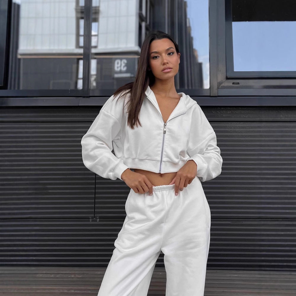 Kvinders sporty loungewear sæt lavet af blødt fleece med moderne cropped design