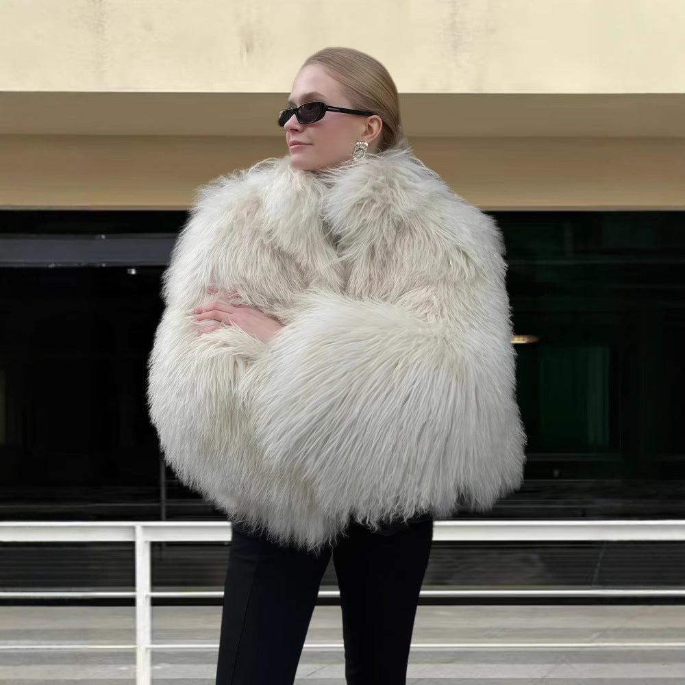 dame oversized kunstpelsjakke med voluminøse ærmer og luksuriøs finish Stilla