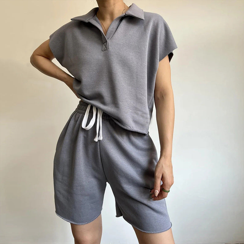 Kvinders casual fritidssæt med høj krave og elastiske shorts Skovae
